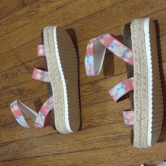 Girls Wedge Sandals - Picture 2 of 3